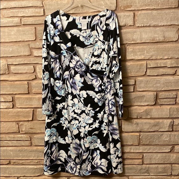 Soft surrounded Floral V-Neck Dress Size L - Picture 2 of 8